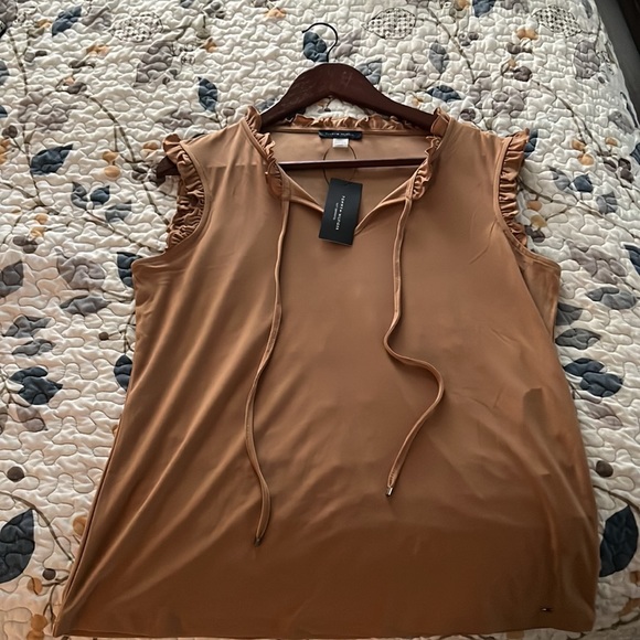 Casual or Work Tommy Hilfiger Sleevless top sz L - Picture 3 of 4